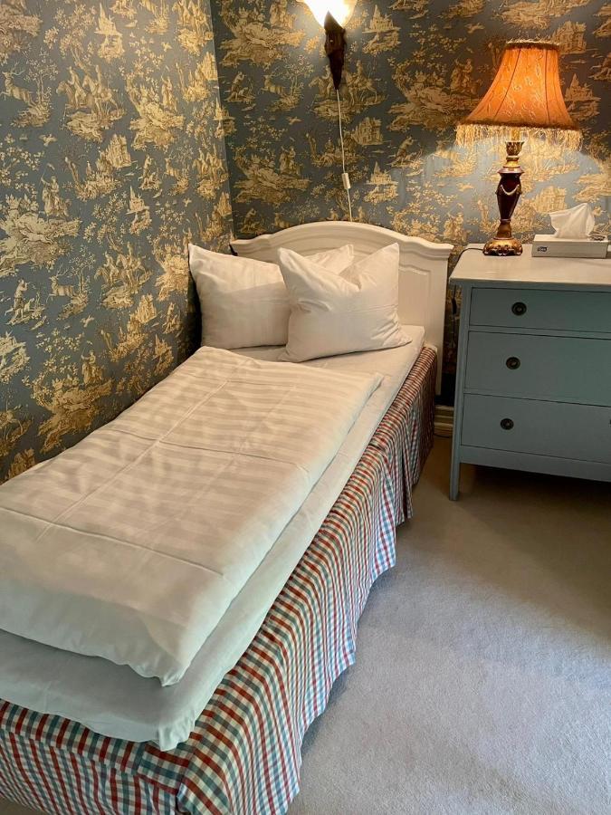 Apertins Hotell Kil Exteriör bild