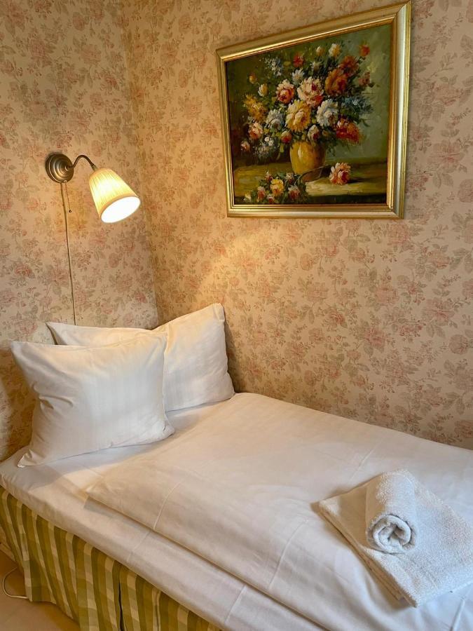 Apertins Hotell Kil Exteriör bild